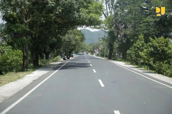 Jalan daerah yang dibangun melalui Inpres Jalan Daerah (IJD). (Dok: Ist)