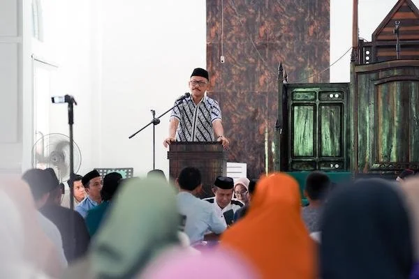 Gubernur Sulbar Suhardi Duka saat menghadiri Halal Bi Halal