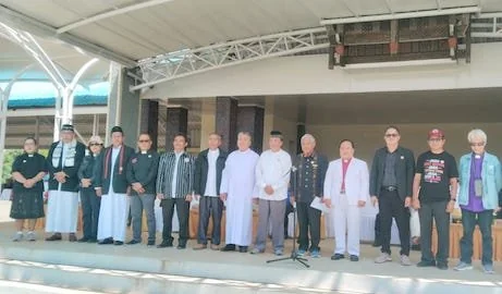 Foto bersama Pengurus FKUB usai sampaikan maklumat dan desakan untuk memberantas penyakit sosial.(Dok.Jerni)