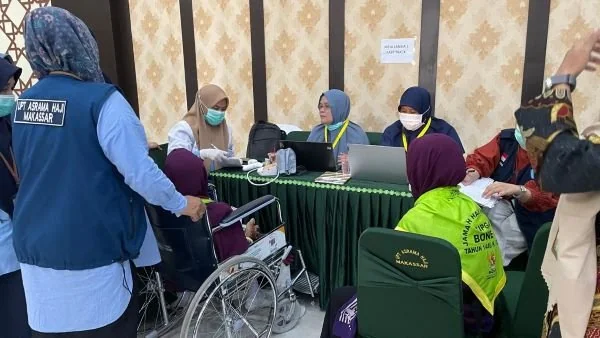 Jemaah haji saat pemeriksaan kesehatan (Dok : Dini KabarMakassar).