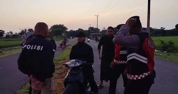 Kasat Samapta Polres Jeneponto, AKP Yasiruddin bersama jajarannya saat melakukan patroli gabungan di Jl lingkar. (Ist).