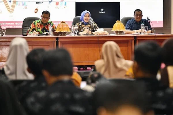 Wakil Gubernur Sulsel, Fatmawati Rusdi saat memimpin rapat persiapan HUT Sulsel ke-356 (dok. Ist)
