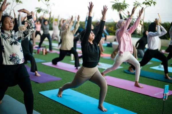 Sunset yoga yang dilakukan di Nipah Park (Dok: Ist)