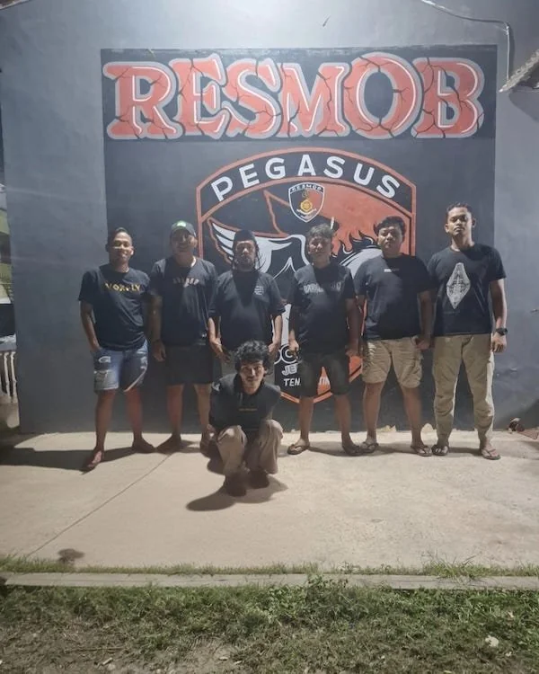 Personil Tim Pegasus Resmob Polres Jeneponto, saat mengamankan terduga pelaku. (Ist).