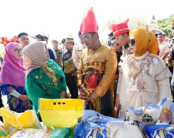 Pj Gubernur Sulsel, Bahtiar Baharuddin di Lapangan Passamaturukang Rabu, (1/5).