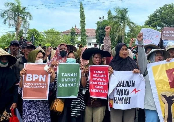 300 Petani dari 8 Desa/Kelurahan di Kecamatan Polongbangkeng Utara bersama Gerakan Rakyat Anti Monopoli Tanah (GRAMT) melakukan aksi di Kantor Bupati Takalar dan BPN Takalar, (Dok: Ist)
