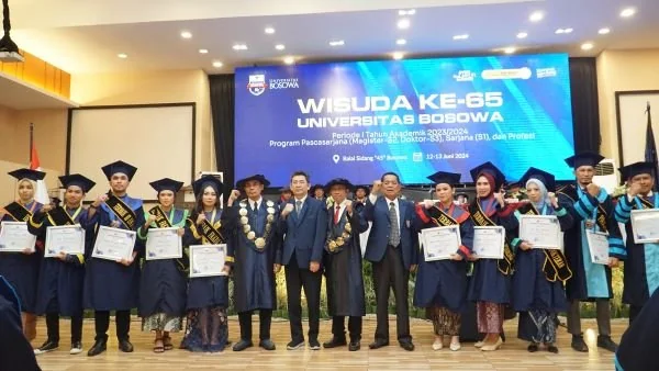 Universitas Bosowa (Unibos) menggelar Wisuda Ke-65 Periode I Tahun Akademik 2023/2024 di Balai Sidang 45 (Dok : ist).