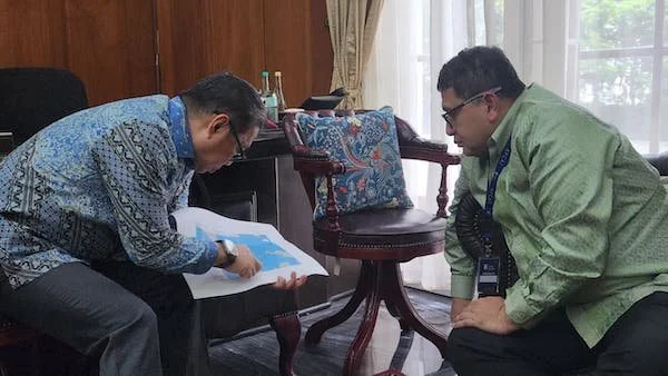Wali Kota Makassar Munafri Arifuddin saat Bertemu Kepala Bagian Kerja Sama Setda Kota Makassar, Andi Zulfitra Dianta, (Dok: Ist).
