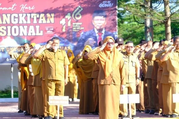 ASN lingkup Pemkab Gowa saat Upacara Peringatan Hari Kebangkitan Nasional (Harkitnas) Ke-116.