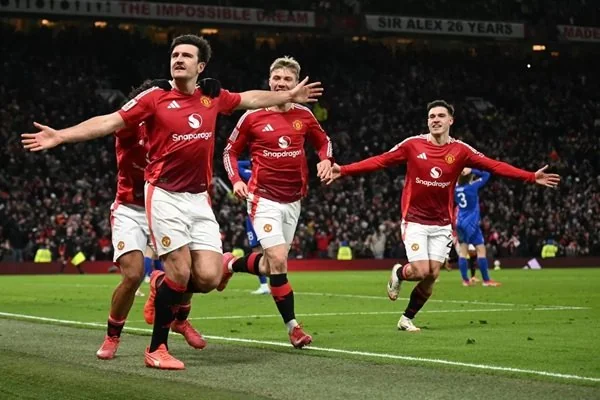 Manchester United (Dok : Int).