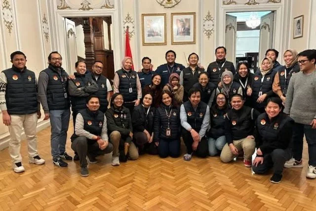 Panitia Pemilihan Luar Negeri (PPLN) Budapest melaksanakan rapat penghitungan suara Pemilu 2024 di KBRI Budapest. (Dok. PPLN Budapest)