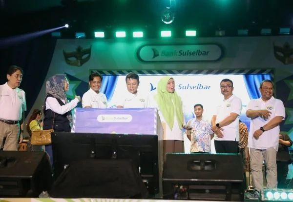 Pj Sekda Makassar Firman Hamid Pagarra, dalam Program Double Untung Bank Sulselbar di Area Parkir Mall Phinisi Point (Dok : ist).