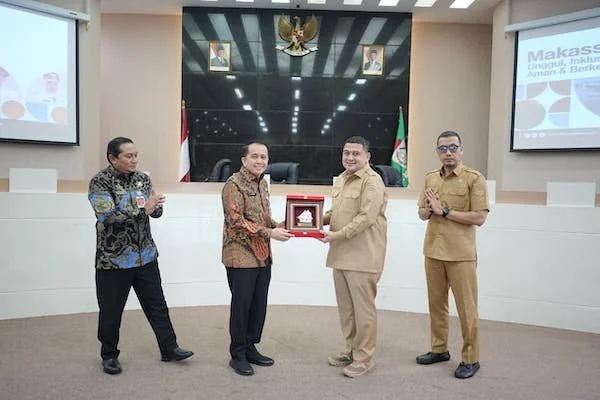 Suasana Direktur Jenderal Bina Keuangan Daerah Kementerian Dalam Negeri, Agus Fatoni, dan Wali Kota Makassar Munafri Arifuddin saat Rapat Kordinasi (Dok: Ist).