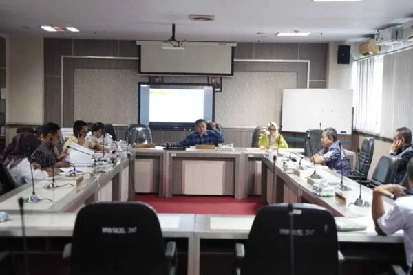 Suasana rapat pansus DPRD Sulsel soal perubahan Perusda agribisnis menjadi Perumda Sulsel Agro.