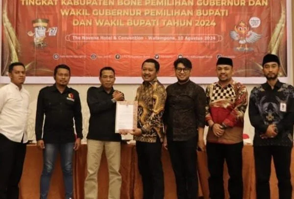 Penyerahan rekomendasi Bawaslu Bone kepada KPU Bone, Sulawesi Selatan dalam rapat pleno rekapitulasi DPS Pilkada Serentak 2024, Sabtu (10/08). Foto IST