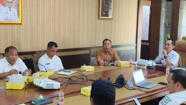 Asisten Administrasi Umum Kabupaten Jeneponto Nuzuldin Ngallo saat memimpin Rakor penurunan angka stunting bersama Lintas sektor (Dok : ist).