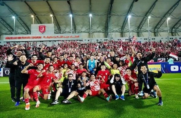 Skuad Garuda Muda bersama Staff dan Pelatih. (Foto : Int).