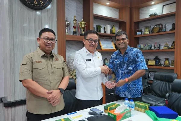 Embassy of the Republic of Singapore–Jakarta yang diwakili First Secretary (Political) Malik Vickland saat bertemu dengan Sekretaris Daerah Provinsi Sulawesi Selatan, Jufri Rahman (Dok: Ist)