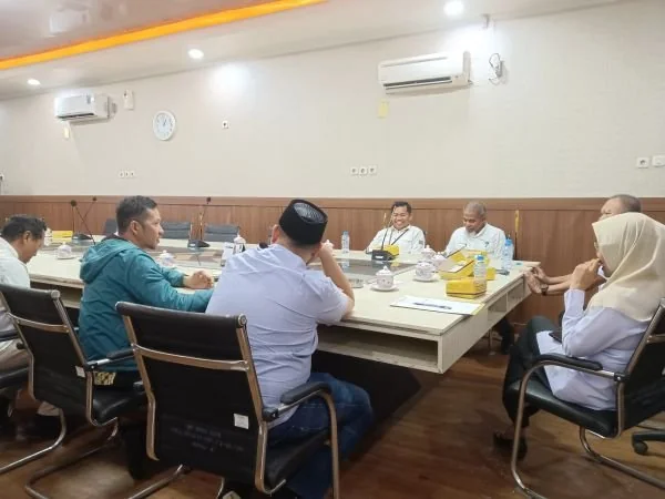 Suasana Rapat di Komisi A yang Gagal Dilaksanakan, (Dok: Sinta KabarMakassar).