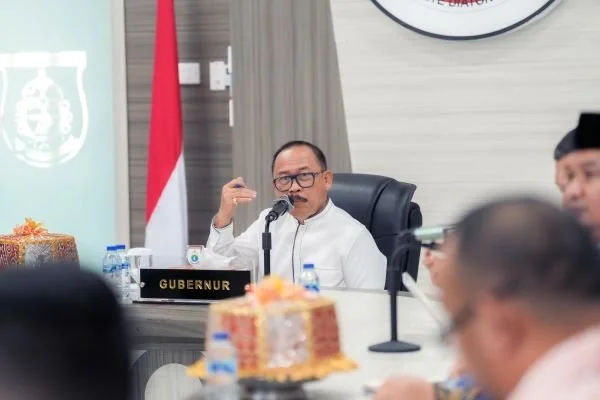 Gubernur Sulbar saat rapat Optimalisasi Pendapatan Asli Daerah sektor pajak daerah (Dok : Ist).