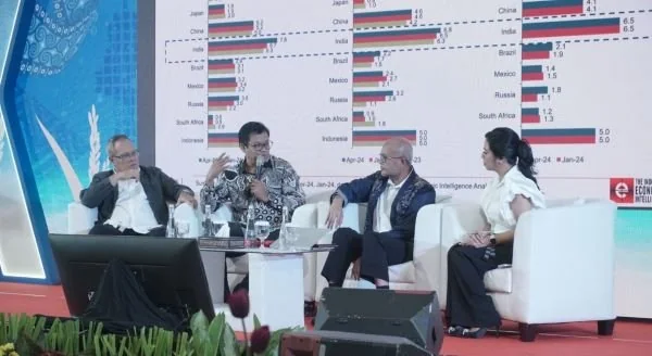 Kepala Kanwil BI Rizki Ernadi Winanda (Dua Dari Kanan) dalam giat Seminar Ekonomi Sulampua, Sulsel Talk, yang berlangsung di Kantor Perwakilan Bank Indonesia (BI) Sulawesi Selatan pada Selasa (21/5).