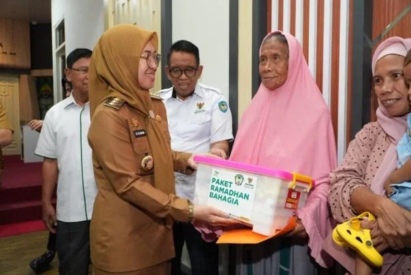 Pemkab Gowa dan Baznas menyalurkan 371 paket sembako Ramadan Bahagia untuk keluarga miskin ekstrem (Dok : Ist).