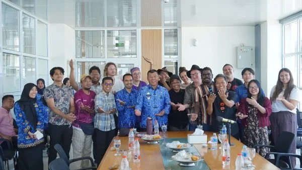Rombongan dari Indigenous Knowledge Institute – University of Melbourne, bersama seniman Aborigin dan peneliti dari MAREGE Institute, mengunjungi Kabupaten Bulukumba (Dok : Ist).