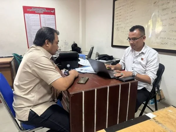 Firman, Ketua Tim Pemenangan Andi Ricky Rosali saat melakukan laporan ke Polisi (Dok : Ist).