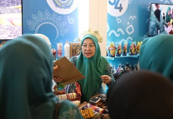 Suasana Booth TP PKK Kota Makassar Diserbu Pengunjung (Dok: Ist).
