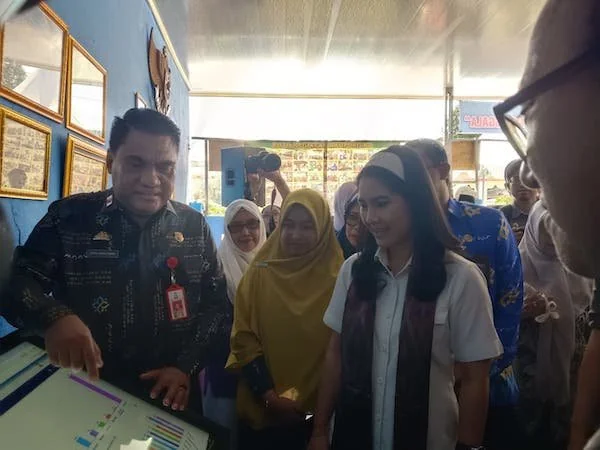 Wamendukbangga Ratu Ayu Isyana saat Meninjau Kampung KB Manggala Kota Makassar, (Dok: Sinta KabarMakassar).
