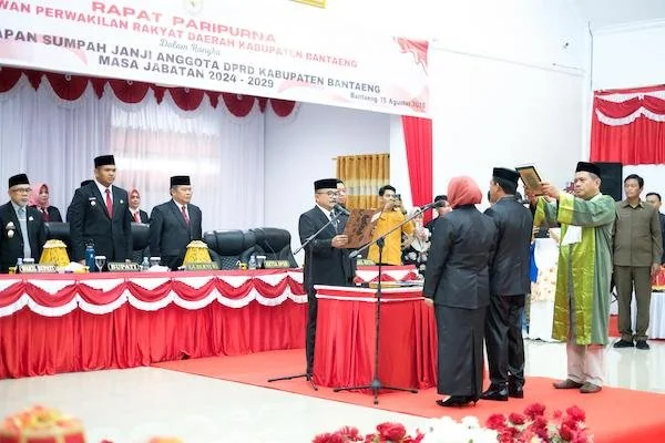 Dok: Bupati, M. Fathul Fauzy Nurdin bersama Wakil Bupati H.Sahabuddin dan Forkopimda saat  menyaksikan Subhan dan Dwi Indriyani, dilantik jadi Anggota DPRD. (FOTO/IST)