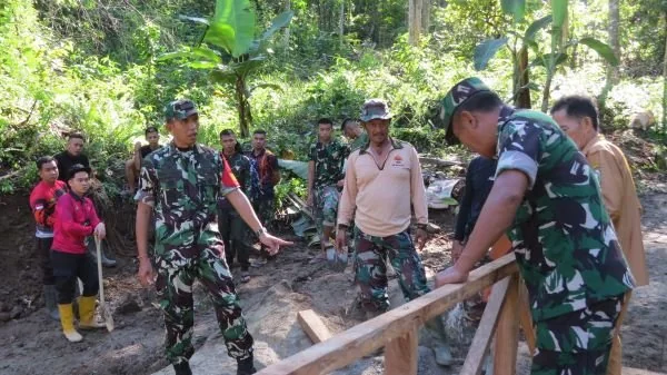 Dansatgas Kunjungi Lokasi TMMD di desa Tallambalao.