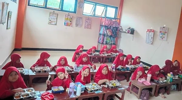 Siswa Penerima MBG (Dok: Sinta KabarMakassar).