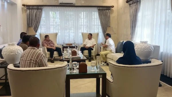 Wali Kota Makassar Munafri Arifuddin saat Dikunjungi Dirut Pertamina di Rujab Wali Kota Makassar, (Dok: Sinta KabaMakassar).