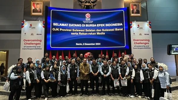 Kepala OJK Sulselbar, Darwiman bersama Direktur Utama Bursa Efek Indonesia (BEI) Iman Rachman dalam kunjungan bersama Media Makassar bertempar Gedung Bursa Efek Indonesia Tower 1, Jl. Jend. Sudirman kav 52-53, Jakarta Selatan (Dok : Hanifah KabarMakassar)