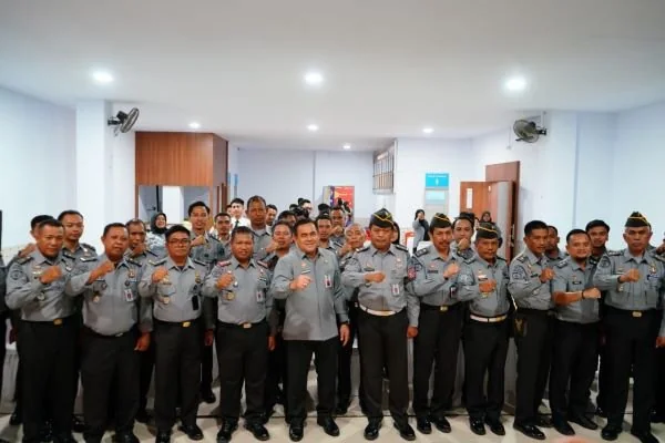 Kakanwil Kemenkumham Sulsel  Taufiqurrakhman bersama  Jajaran Pegawai Lapas Bulukumba (Dok : Ist).