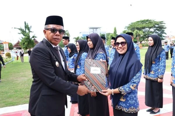 Bupati Bulukumba, Andi Muchtar Ali Yusuf, melantik dan mengambil sumpah 94 Pegawai Negeri Sipil (PNS) formasi 2024. (Dok: Ist)