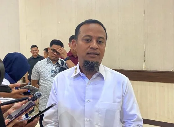 Gubernur Sulsel Andi Sudirman Sulaiman di Kantor Gubernur Sulsel (Dok: Nofi KabarMakassar)
