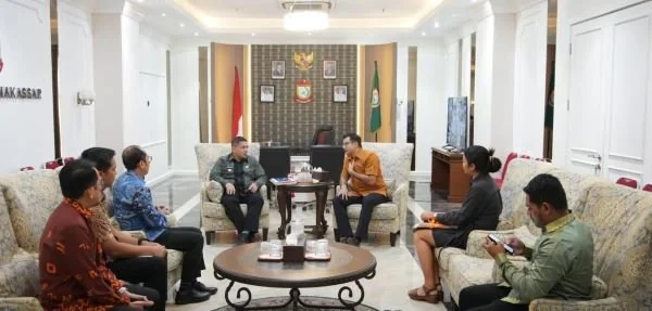 Wali Kota Makassar Munafri Arifuddin saat Menerima Audiens dengan Consul General of India Bali, Dr. Shashank Vikram (Dok: KabarMakassar).