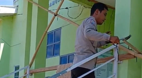Personel Polsek Tapalang saat mendatangi Tempat Kejadian Perkara (TKP)