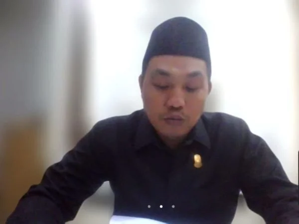 Tangkapan Layar Zoom Meeting dalam Paripurna Penyampaian Pandangan Fraksi, (Dok: Kabar Makassar).