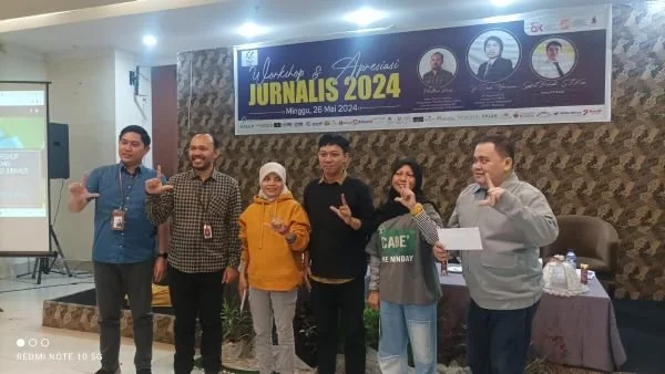 Koalisi Jurnalis Sulsel (KJS) menggelar Workshop dan Apresiasi Jurnalis 2024 yang diadakan di Aerotel Smile pada Minggu (26/5). Kegiatan ini mengedukasi media dan masyarakar terkait peran LPS-OJK.