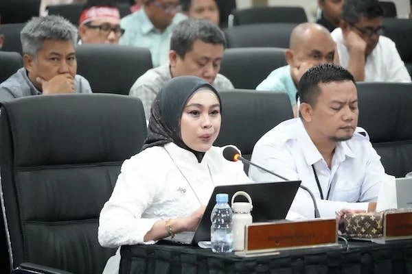 Wakil Pimpinan Wilayah Bulog Sulselbar, Karmila Hasmin Marunta saat Rapat RDP DPRD Sulsel (Dok: Ist).