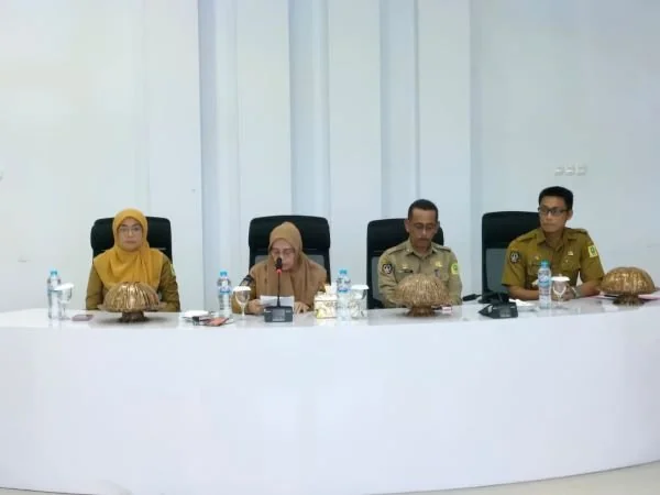 Bupati Sinjai, Hj. Ratnawati Arif, di Command Center Rujab Bupati Sinjai (Dok : Ist).