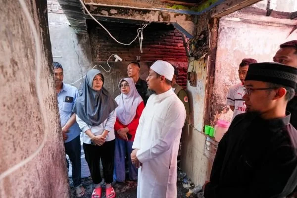 Gubernur Andi Sudirman Temui Korban Kebakaran Jalan Baji Dakka (Dok : Ist).