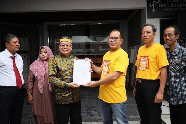 wali kota makassar, Danny Pomanto saat meresmikan perubahan nama Jl Jampea menjadi Hoo Eng Djie (dok ist)