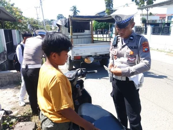 Personel Satlantas Polres Majene saat melakukan patroli Hunting System (dok : Ist).