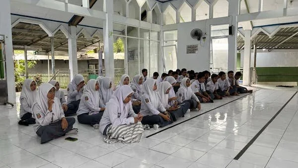Suasana KPU Mengajar di SMAN 1 Makassar (Dok: Ist).