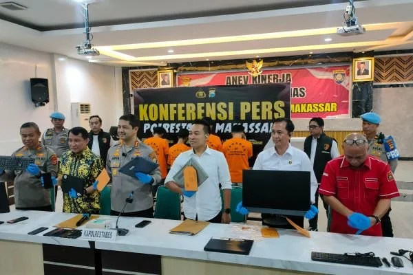Pelaku sindikat joki UTBK SNBT Unhas yang berhasil diamankan (Dok: Atri KabarMakassar)