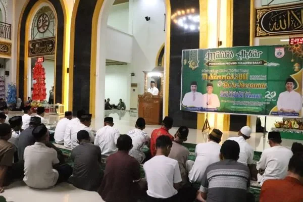 Suasana maulid yang dilaksanakan Pemprov Sulbar di Masjid Baitul Anwar (Dok : Ist).